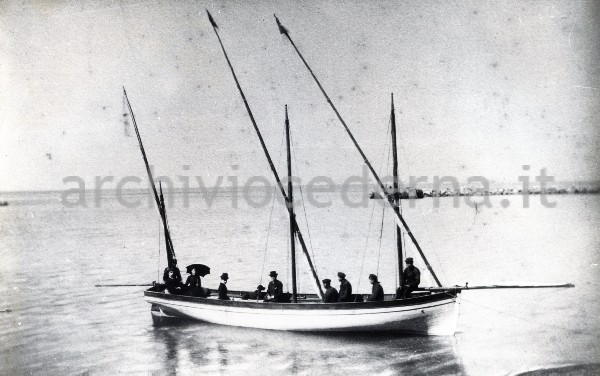 Massa Lubrese, Penisola Sorrentina: tipica imbarcazione della zona