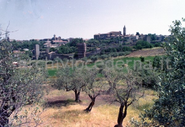 Le mura che cingono il centro storico di Viterbo