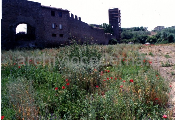 Le mura che cingono il centro storico di Viterbo