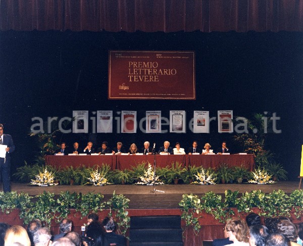 Premio letterario Tevere: il tavolo della giuria
