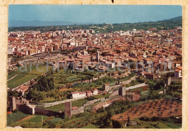 "3) Panoramica della citt� della zona di Faul dalla quale risulta il dislivello che deve superare la strada: verrebbe spaccata la collina degli ulivi e rialzata la valle di Faul"