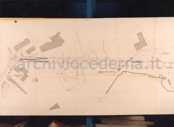 "4) Progetto esecutivo della strada (zona Faul) nel quale appare in tutta evidenza la diversit� di questo tracciato rispetto all'ambiente nel quale andrebbe ad inserirsi"