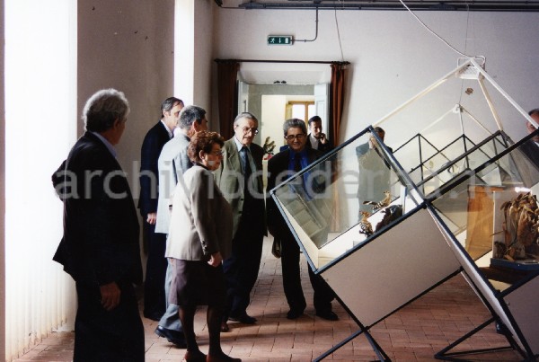 Museo di storia Naturale di Pisa: "Incontro nazionale di presentazione di questo Museo" (22 ottobre 1994). Cederna e altri in visita al museo