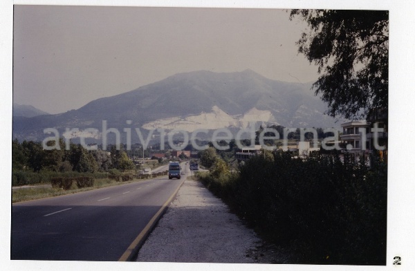 2. La cava vista dalla strada 'Nuova Vallassina'