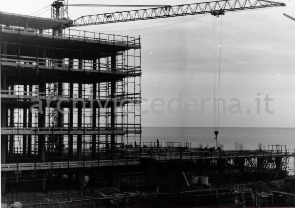 Nervia (IM): costruzione abusiva