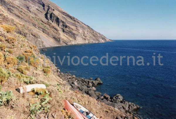 "Un suggestivo angolo di mare a Secche di Lazzaro" (Stromboli, ME)