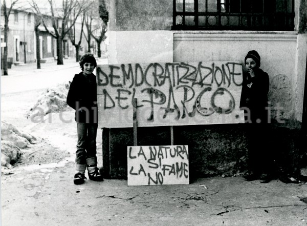 Pescasseroli (AQ): i segni della manifestazione contro l'ampliamento del Parco Nazionale d'Abruzzo