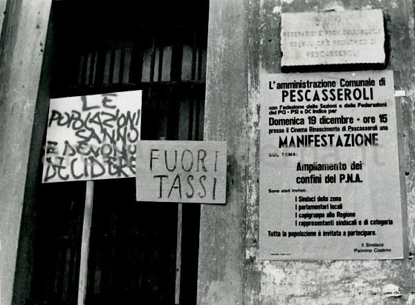 Pescasseroli (AQ): i segni della manifestazione contro l'ampliamento del Parco Nazionale d'Abruzzo