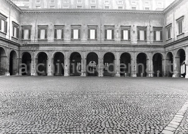 "Lato d'ingresso del cortile d'onore del palazzo del Quirinale"