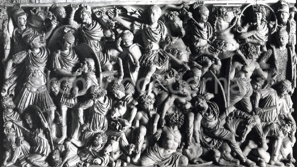 "Sarcofago colossale di battaglia"