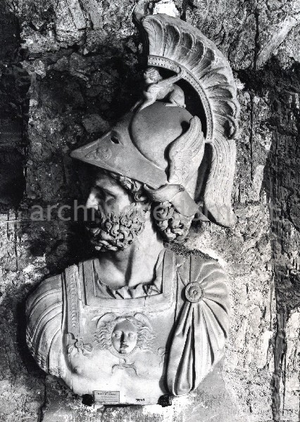 "Testa colossale di Marte armato"