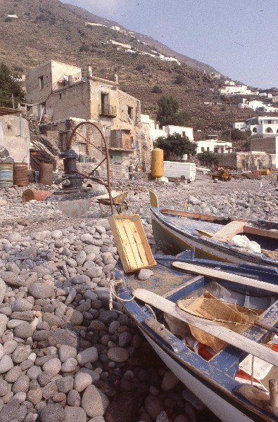 Alicudi (ME): il porto marittimo durante la sua costruzione