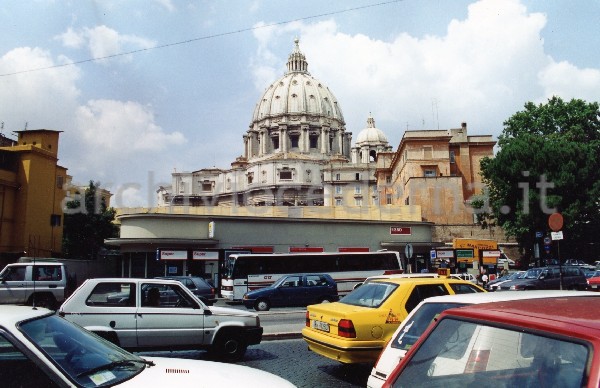 San Pietro: lavori per la sopraelevazione della casa di Santa Marta