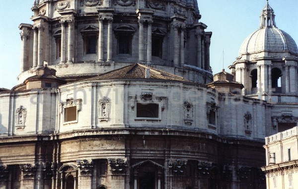 San Pietro: lavori per la sopraelevazione della casa di Santa Marta