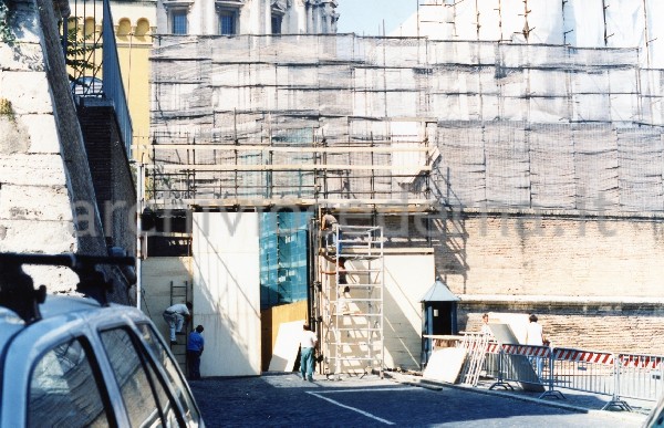 San Pietro: lavori per la sopraelevazione della casa di Santa Marta