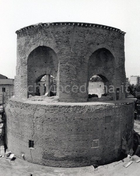 "8. Mausoleo di S.Elena (Tor Pignattara), lato nord."