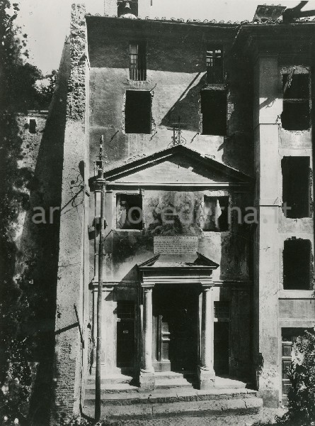 Illustrazione num. 26: "Chiese distrutte per lo sventramento di via del Mare. La chiesa di S. Nicola dei Funari, alias SS. Orsola e Caterina, coi suoi bellissimi stucchi settecenteschi, demolita nel '29".