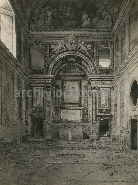 Illustrazione num. 54: "Chiese distrutte dallo sventramento di via dell'Impero. L'interno della chiesa della SS. Annunziata nel Foro di Augusto, demolita a partire dal '24".