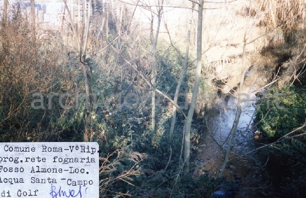"Roma - Localit� Acqua Santa - V� Rip. Comune di Roma - Condotta fognante fiume Almone. Non � stato possibile rilevare l'impianto segnato dalla planimetria. Roma, 15-12-'95."