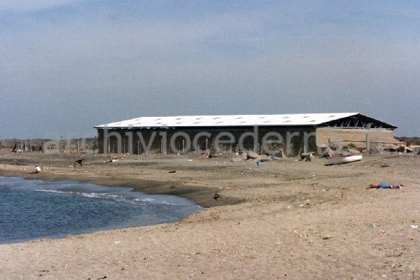 Fiumicino: capannone abusivo sulla spiaggia