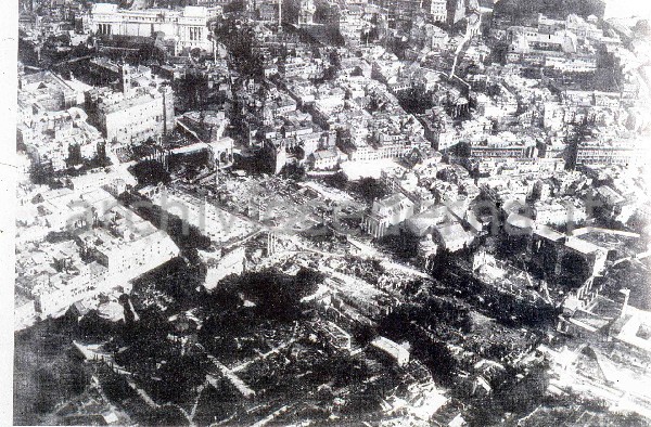 Il Palatino, il Foro Romano, il Campidoglio con il monumento a Vittorio Emanuele II nel 1912