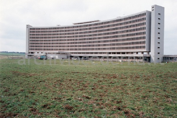 "Costruzioni gi� pronte in alternativa a Tor di Quinto: edificio abbandonato dell'Ospedale S.Andrea (Via di Grottarossa - margine via Flaminia e raccordo anulare"