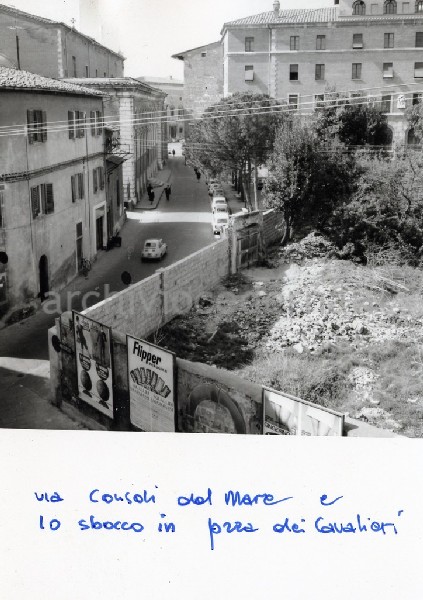 Pisa: "Via Consoli del Mare e lo sbocco in Piazza dei Cavalieri"