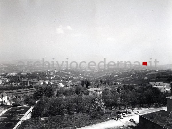 Porto Recanati: [ipotetica visuale del "Hotel House", grattacielo di prossima costruzione sulla costa adriatica] "da Recanati"