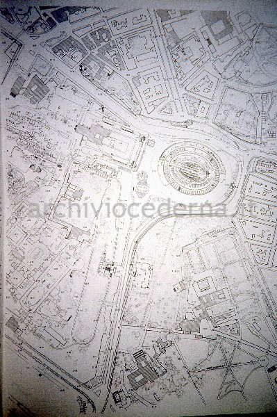 "Roma, l'area archeologica centrale e la citt� moderna", figura 28, pagina 47: "La zona intorno al Colosseo. Stato attuale e proposta di sistemazione nella prima fase"