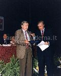Premio letterario Tevere: Antonio Cederna riceve il Premio Speciale dal giornalista Claudio Angelini