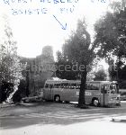 Roma, Parco archeologico del Colle Oppio: i pullman che stazionano nel giardino ormai dall'anno Santo (1975)