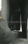 Costiera sorrentina (NA): Porto di Marina di Cassano, interno della calata greco-romana nel costone tufaceo