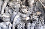 "Sarcofago colossale con scena di battaglia tra Romani e Barbari"