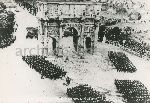 Illustrazione num. 50: "Per cosa � stata fatta via dell'Impero: questa � la parata in onore di Hitler nel 1938".