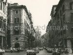Illustrazione num. 71: "Piazza Madama (a sinistra il palazzo del Senato) prima dello sventramento di corso del Rinascimento. Il corso del rinascimento, con a sinistra l'appendice del Senato costruita in quegli anni (1937-38) e in fondo sulla destra (dopo il taglio di due campate di  S. Giacomo degli Spagnoli) i palazzi di Foschini e Rebecchini, va a sbattere contro la facciata di S. Andera della Valle".
