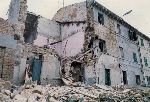 "Ancona - abitazioni in rovina lungo la strada statale litoranea (Adriatica)."